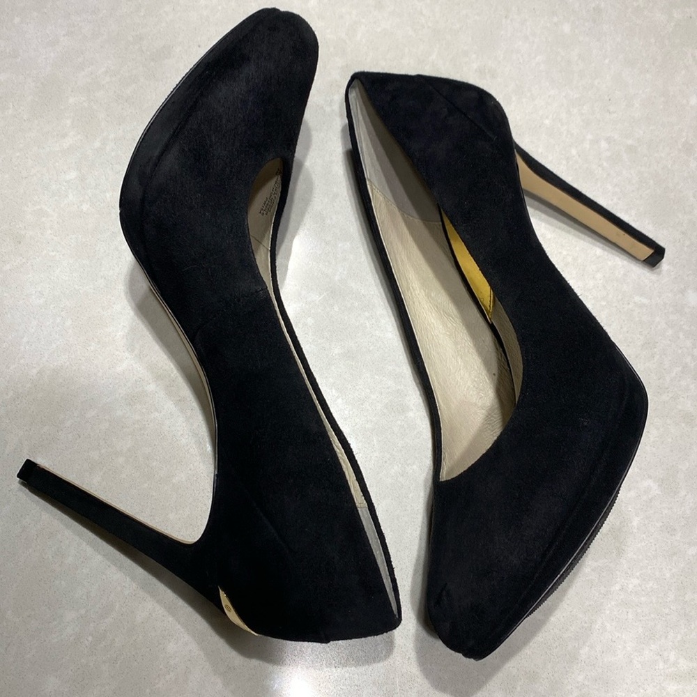 New Michael Kors Yasmine suede pumps Black gold cap logo on heels US 8 inbox⭐️⭐️ - Picture 11 of 17